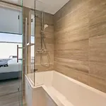 Casiola - Spacious 3 Bedroom With Private Garage Apartment