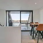 Casiola - Spacious 3 Bedroom With Private Garage *