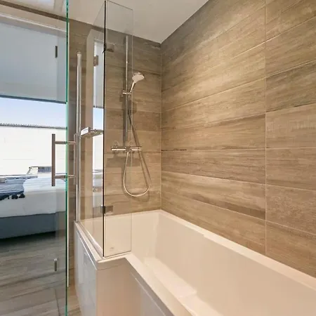 Casiola - Spacious 3 Bedroom With Private Garage 公寓