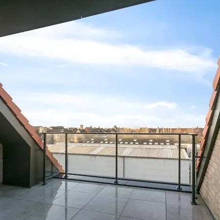 Casiola - Spacious 3 Bedroom With Private Garage *