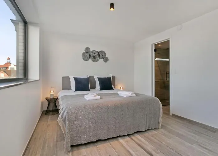 Huswell - Spacious 3 Bedroom With Private Garage アパート