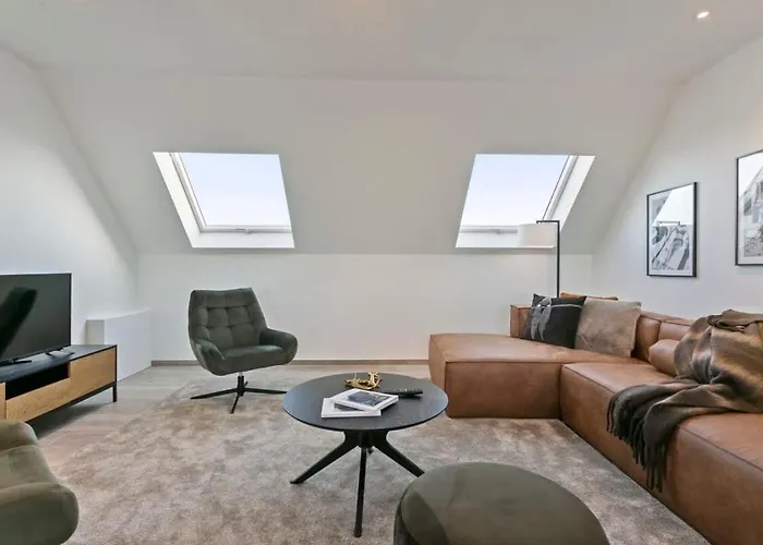 Huswell - Spacious 3 Bedroom With Private Garage クノック・ヘイスト