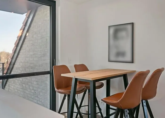 Huswell - Spacious 3 Bedroom With Private Garage クノック・ヘイスト