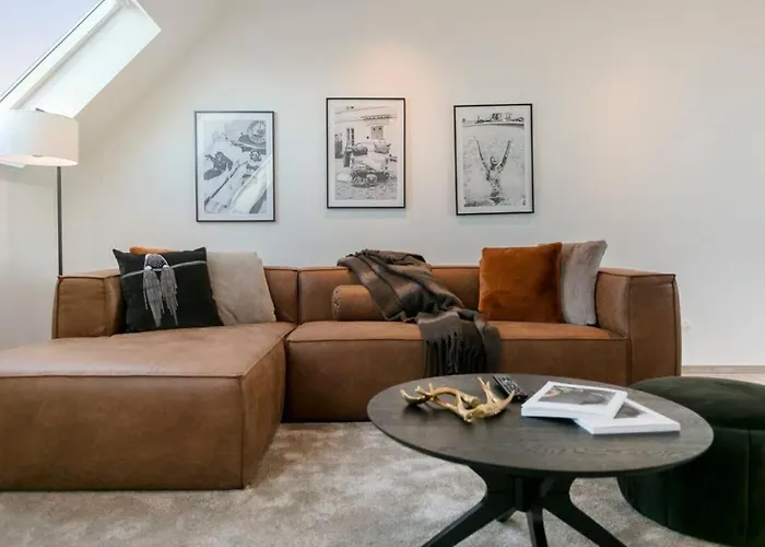 Huswell - Spacious 3 Bedroom With Private Garage * クノック・ヘイスト